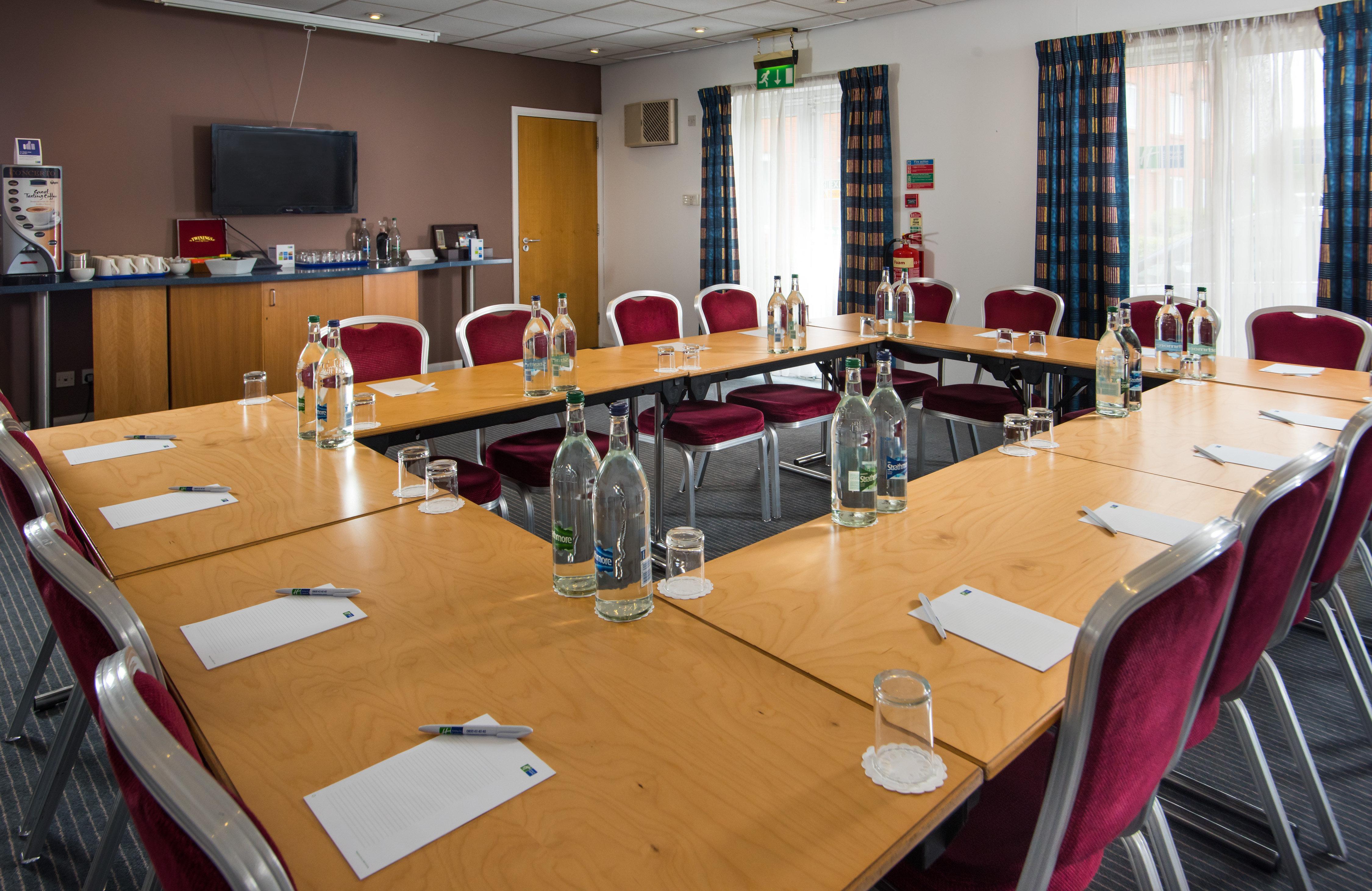 Holiday Inn Express Gloucester - South By Ihg Экстерьер фото