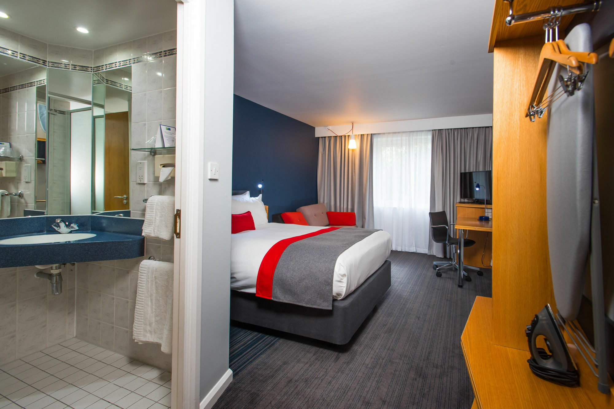 Holiday Inn Express Gloucester - South By Ihg Экстерьер фото
