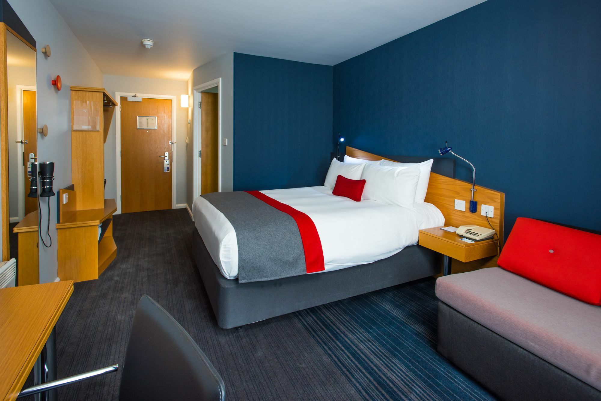 Holiday Inn Express Gloucester - South By Ihg Экстерьер фото