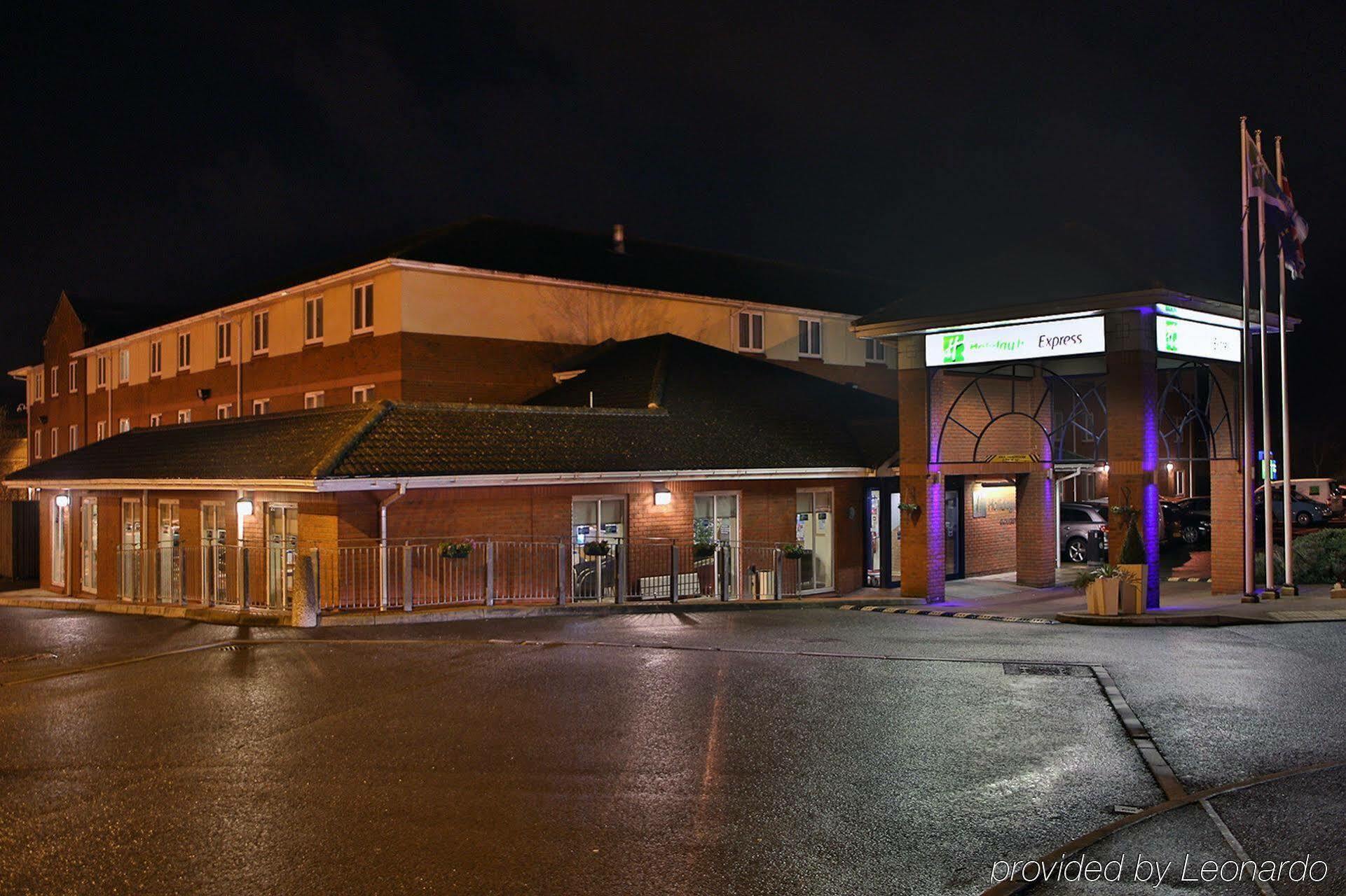 Holiday Inn Express Gloucester - South By Ihg Экстерьер фото